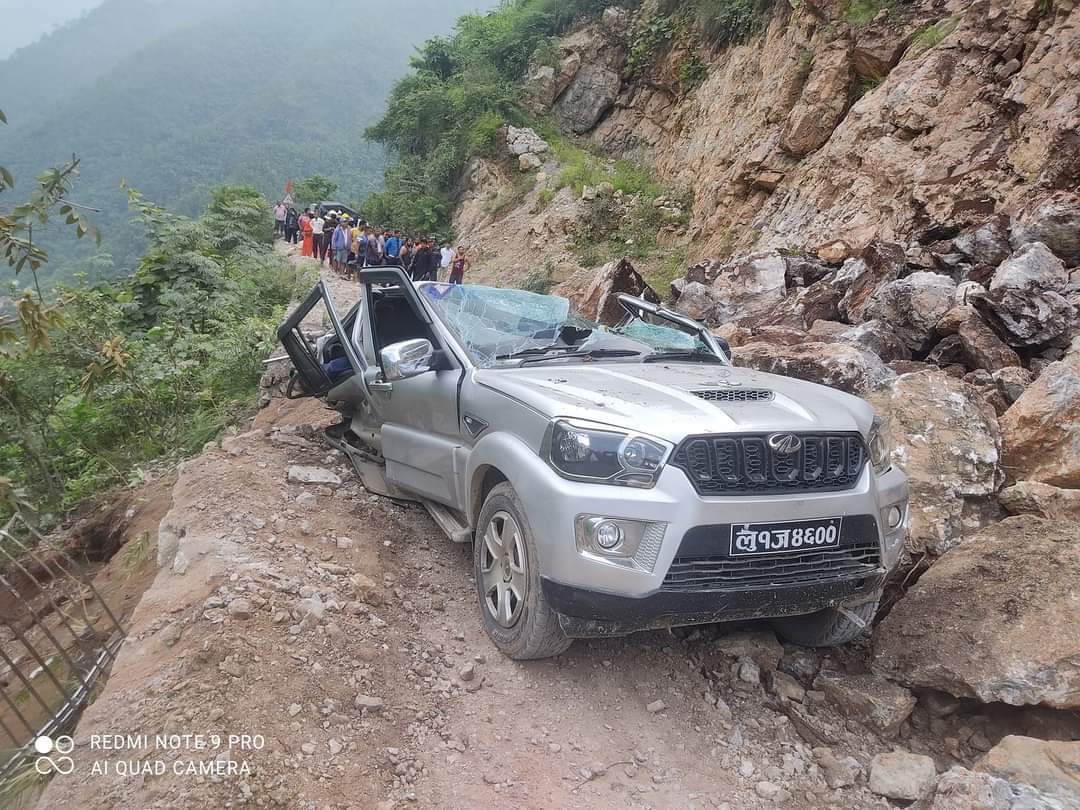 तम्घासबाट बुटवल जाँदै गरेको गाडी दुर्घटना